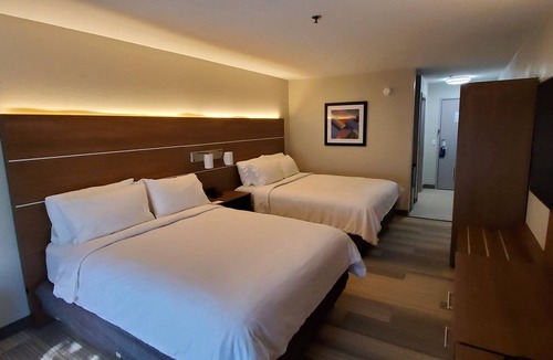 Kinston Hotel | Holiday Inn Express Hotel and Suites Kinston by IHG
