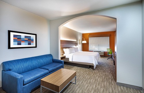 Pryor Hotel | Holiday Inn Express Hotel and Suites Pryor by IHG