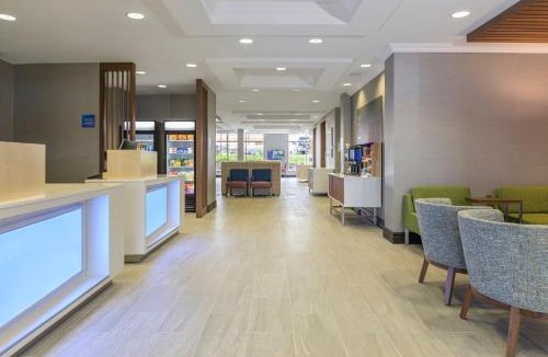 North Bay Hotel | Holiday Inn Express Hotel & Suites North Bay by IHG