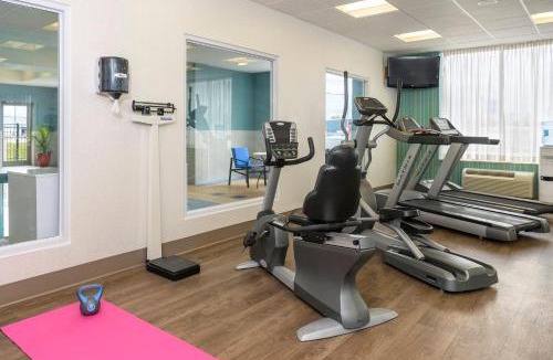 North Bay Hotel | Holiday Inn Express Hotel & Suites North Bay by IHG