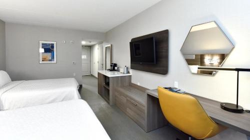 Township of Woolwich Hotel | Holiday Inn Express Hotel & Suites Waterloo - St. Jacobs Area by IHG