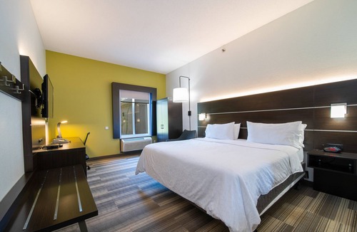 Bedford Hotel | Holiday Inn Express Hotel & Suites Bedford by IHG