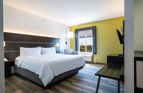 Bedford Hotel | Holiday Inn Express Hotel & Suites Bedford by IHG