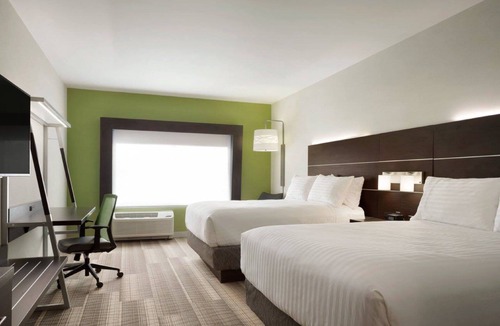 Canton Hotel | Holiday Inn Express Hotel & Suites Canton by IHG