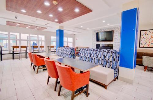 Chester Hotel | Holiday Inn Express Hotel & Suites Chester by IHG