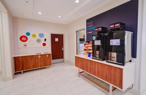 Chester Hotel | Holiday Inn Express Hotel & Suites Chester by IHG