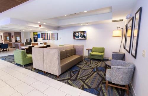 Clinton Hotel | Holiday Inn Express Hotel & Suites Clinton by IHG