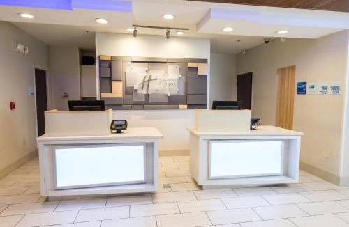 Clinton Hotel | Holiday Inn Express Hotel & Suites Clinton by IHG