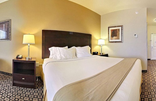 Clovis Hotel | Holiday Inn Express Hotel & Suites Clovis by IHG
