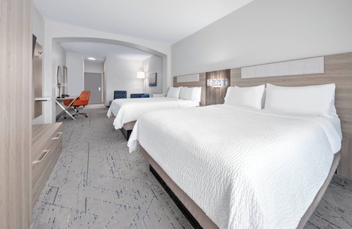 Oak Cliff Hotel | Holiday Inn Express Hotel & Suites DALLAS WEST by IHG