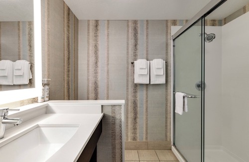 Eugene Hotel | Holiday Inn Express Hotel & Suites Eugene Downtown-University by IHG