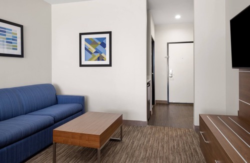 Graham Hotel | Holiday Inn Express Hotel & Suites Graham by IHG