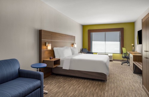 Graham Hotel | Holiday Inn Express Hotel & Suites Graham by IHG