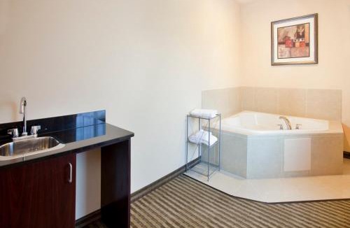 Guthrie Hotel | Holiday Inn Express Hotel & Suites Guthrie North Edmond by IHG