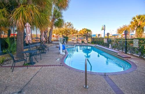Houston Hotel | Holiday Inn Express Hotel & Suites Houston North Intercontinental by IHG