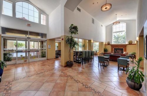 Manteca Hotel | Holiday Inn Express Hotel & Suites Manteca by IHG