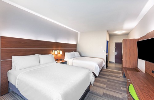 Orange Hotel | Holiday Inn Express Hotel & Suites Orange by IHG