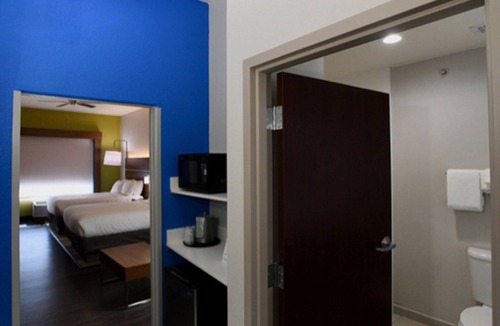 Seguin Hotel | Holiday Inn Express Hotel & Suites Seguin by IHG
