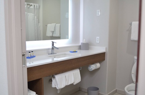 Seguin Hotel | Holiday Inn Express Hotel & Suites Seguin by IHG