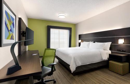 Shawnee Hotel | Holiday Inn Express Hotel & Suites Shawnee I-40 by IHG