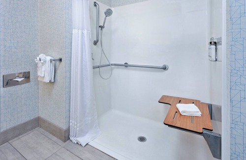 Champaign Hotel | Holiday Inn Express Hotel & Suites Urbana-Champaign by IHG