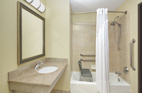 Verona Hotel | Holiday Inn Express Hotel & Suites Madison-Verona by IHG