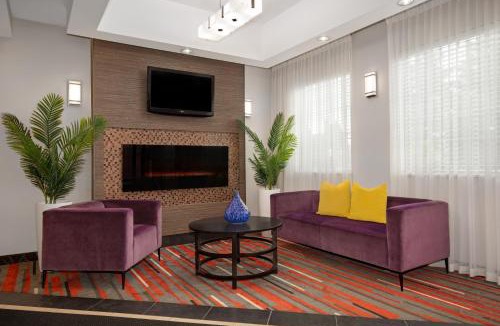 Barrie Hotel | Holiday Inn Express Hotel & Suites Barrie by IHG