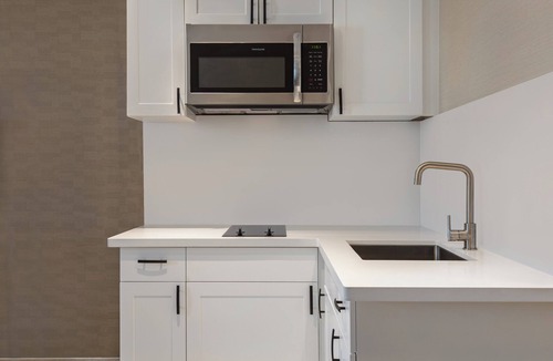 Barrie Hotel | Holiday Inn Express Hotel & Suites Barrie by IHG