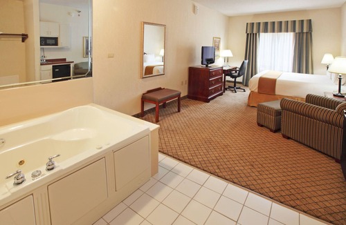 Camden Hotel | Holiday Inn Express Hotel & Suites Camden by IHG