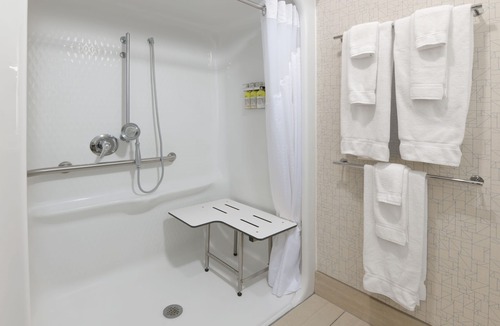 Camden Hotel | Holiday Inn Express Hotel & Suites Camden by IHG