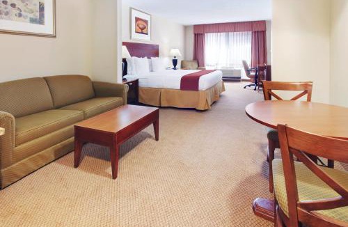 Canton Hotel | Holiday Inn Express Hotel & Suites Canton by IHG