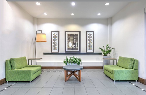Clute Hotel | Holiday Inn Express Hotel & Suites Clute - Lake Jackson by IHG