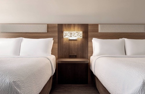 Edmond Hotel | Holiday Inn Express Hotel & Suites Edmond by IHG