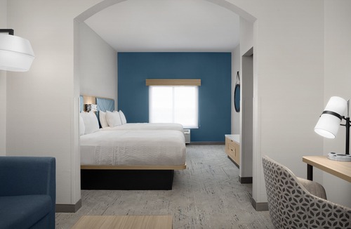 Hurst Hotel | Holiday Inn Express Hotel & Suites DFW West - Hurst by IHG