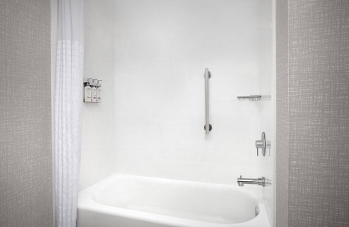 Hurst Hotel | Holiday Inn Express Hotel & Suites DFW West - Hurst by IHG
