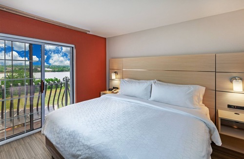 South Tulsa Hotel | Holiday Inn Express Hotel & Suites Jenks by IHG