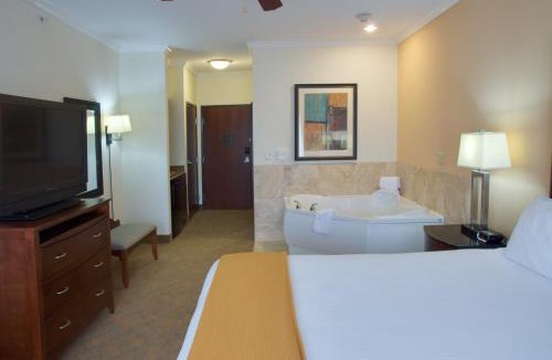 Lufkin Hotel | Holiday Inn Express Hotel & Suites Lufkin South by IHG