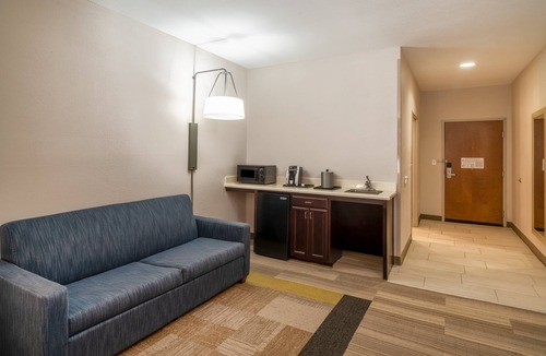 Magee Hotel | Holiday Inn Express Hotel & Suites Magee by IHG