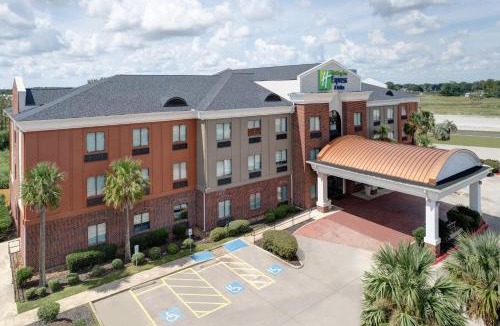 Winnie Hotel | Holiday Inn Express Hotel & Suites Winnie by IHG