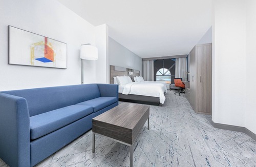 Winnie Hotel | Holiday Inn Express Hotel & Suites Winnie by IHG