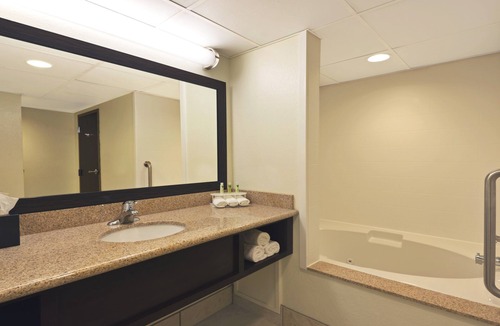 Colby Hotel | Holiday Inn Express Hotel & Suites Colby by IHG