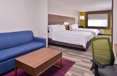 Elgin Hotel | Holiday Inn Express Hotel & Suites Elgin by IHG