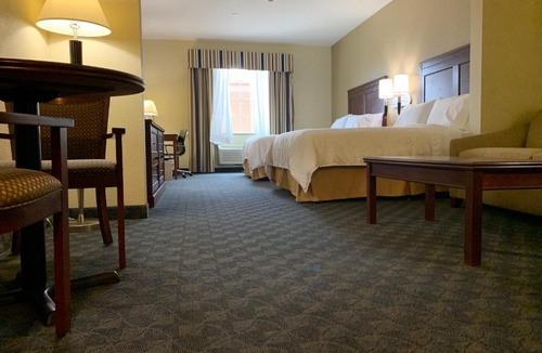 Pampa Hotel | Holiday Inn Express Hotel & Suites Pampa by IHG