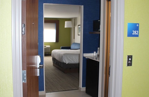 Raton Hotel | Holiday Inn Express Hotel & Suites Raton by IHG