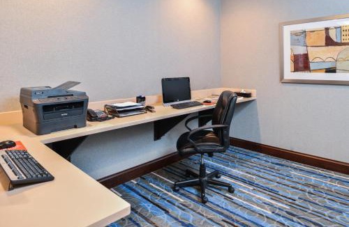 York Hotel | Holiday Inn Express Hotel & Suites York by IHG
