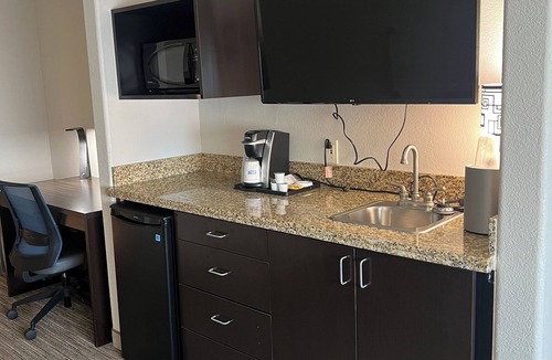Beatrice Hotel | Holiday Inn Express Hotel & Suites Beatrice by IHG