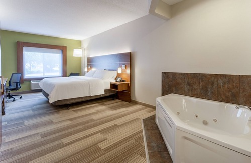 Burlington Hotel | Holiday Inn Express Hotel & Suites Burlington by IHG