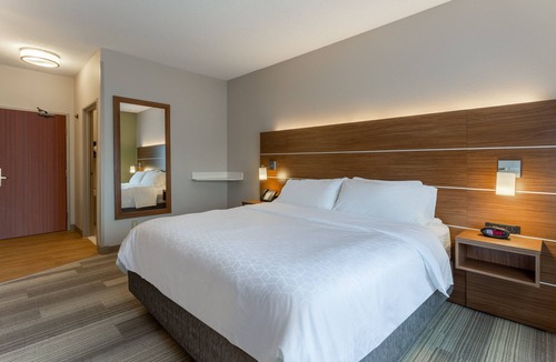 Burlington Hotel | Holiday Inn Express Hotel & Suites Burlington by IHG