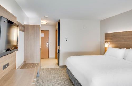 Chickasha Hotel | Holiday Inn Express Hotel & Suites Chickasha by IHG