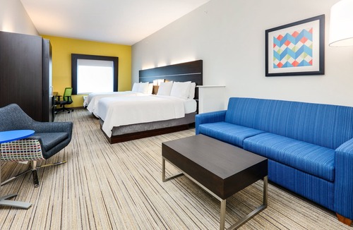 Cleburne Hotel | Holiday Inn Express Hotel & Suites Cleburne by IHG